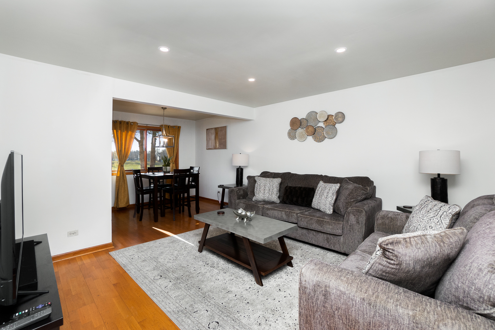 Knoll Dr, Naperville FHS Rental Short Term Rental Homes