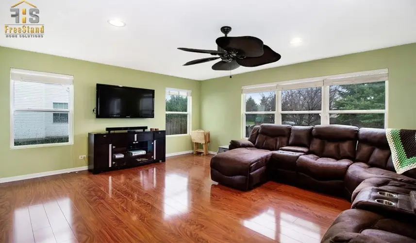 Attractive Chicago mid-term rental, offering comfort, style, and city convenience.